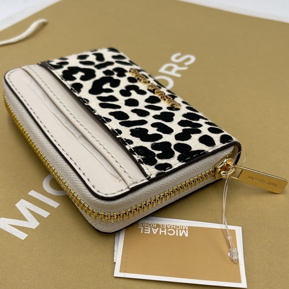 Michael Kors Jet Set Travel MD Zip Around Card Case Wallet Light Cream Multi
NWT - Picture 4 of 16